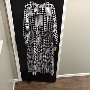 Black and White Houndstooth Maxi Dress - Classic Long Sleeve